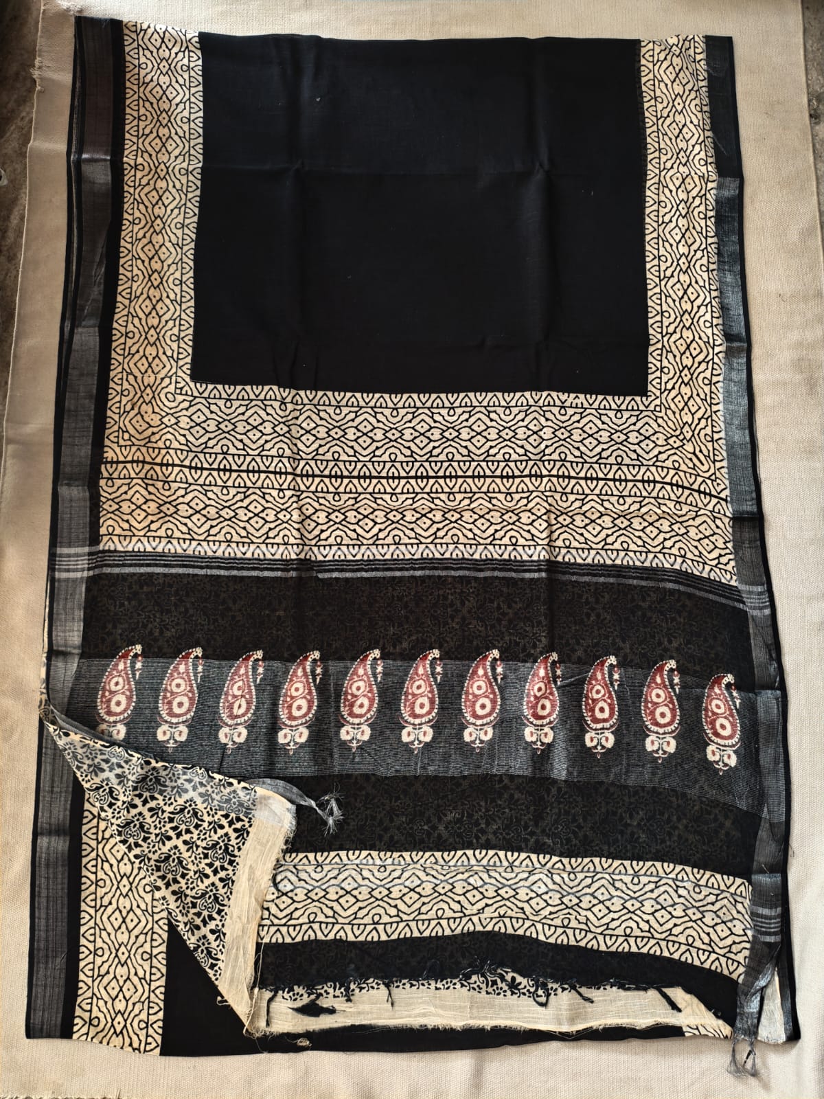 HAND BLOCK BLACK & WHITE PRINTED COTTON LINEN SAREE WITH BLOUSE (LCS119)