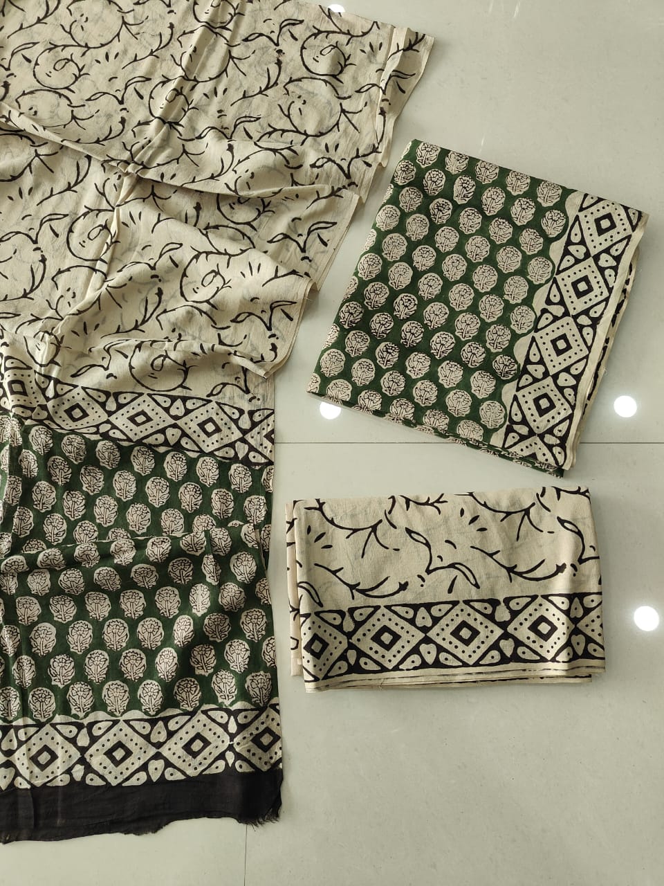 HAND BLOCK PRINTED COTTON 3-PIS SUIT WITH MULMUL DUPPATA (CMS194)