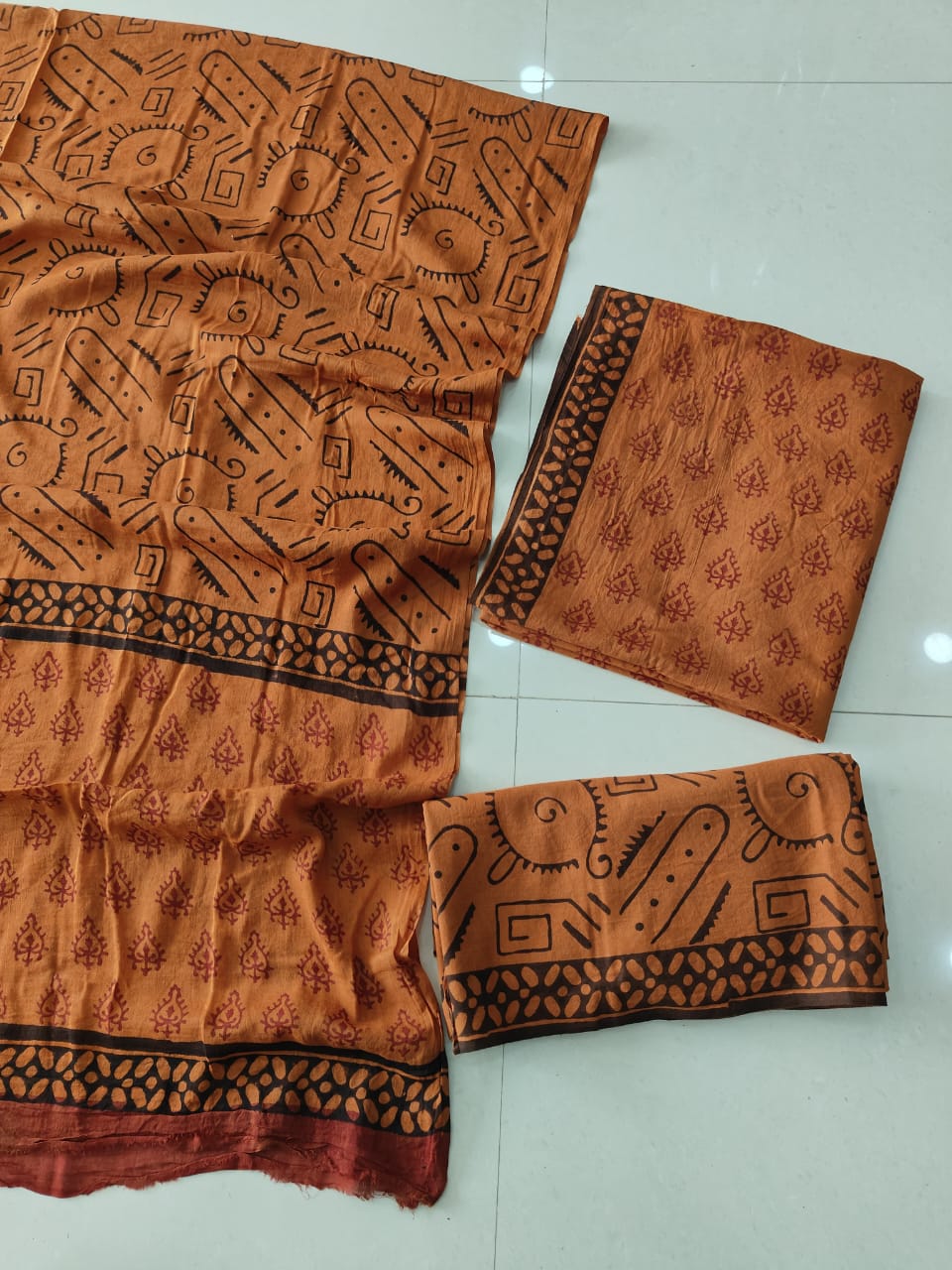 HAND BLOCK PRINTED COTTON 3-PIS SUIT WITH MULMUL DUPPATA (CMS195)