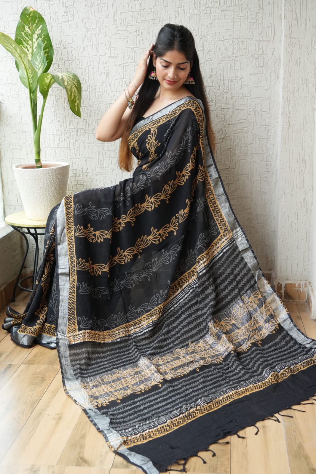 HAND BLOCK BLACK & WHITE PRINTED COTTON LINEN SAREE WITH BLOUSE  (LCS76)