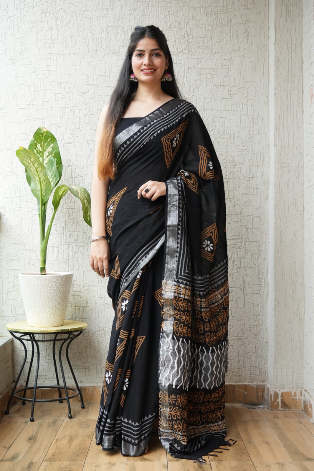 HAND BLOCK BLACK & WHITE PRINTED COTTON LINEN SAREE WITH BLOUSE  (LCS86)
