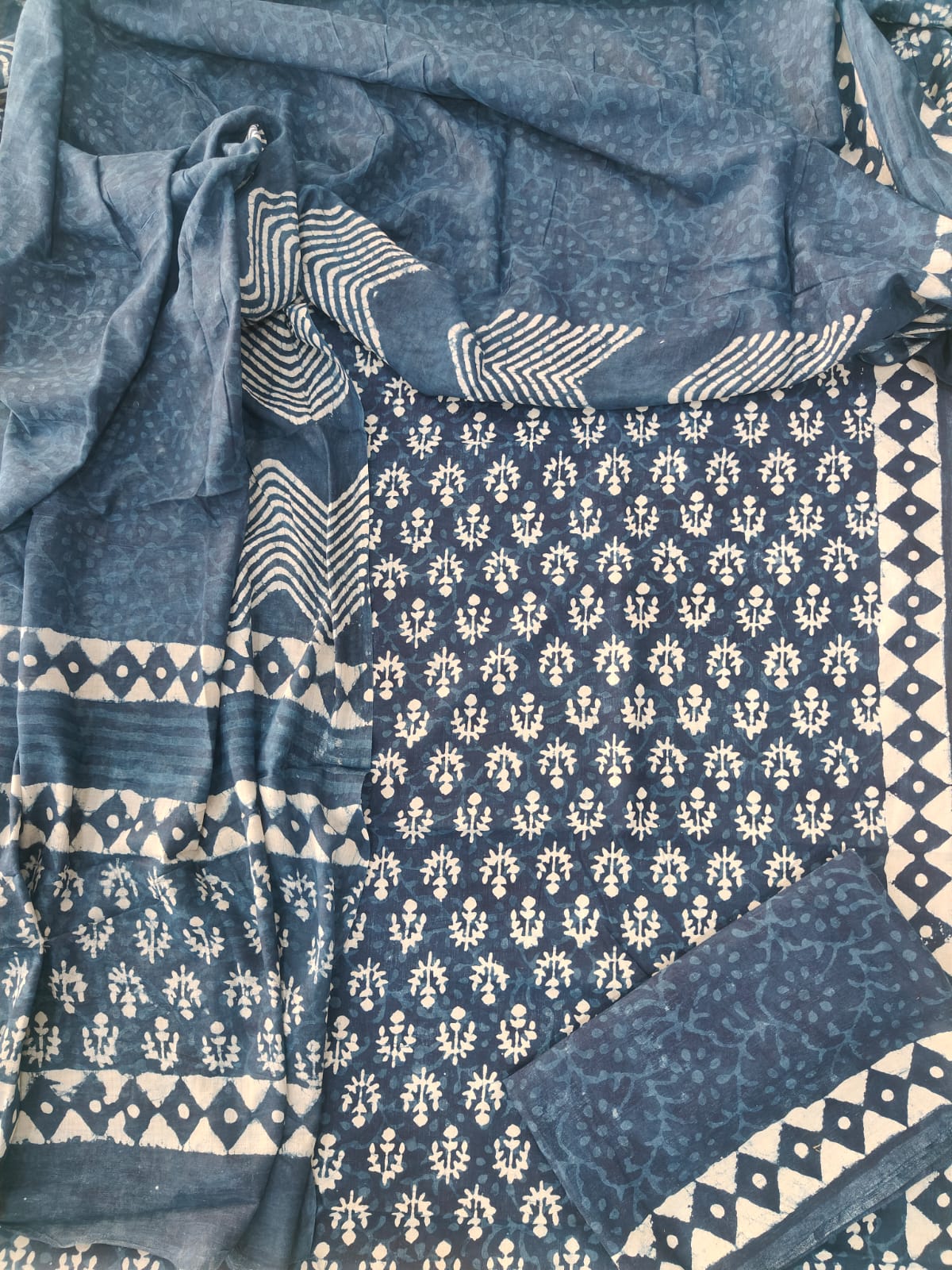 HAND BLOCK PRINTED COTTON 3-PIS SUIT WITH MULMUL DUPPATA (CMS114)