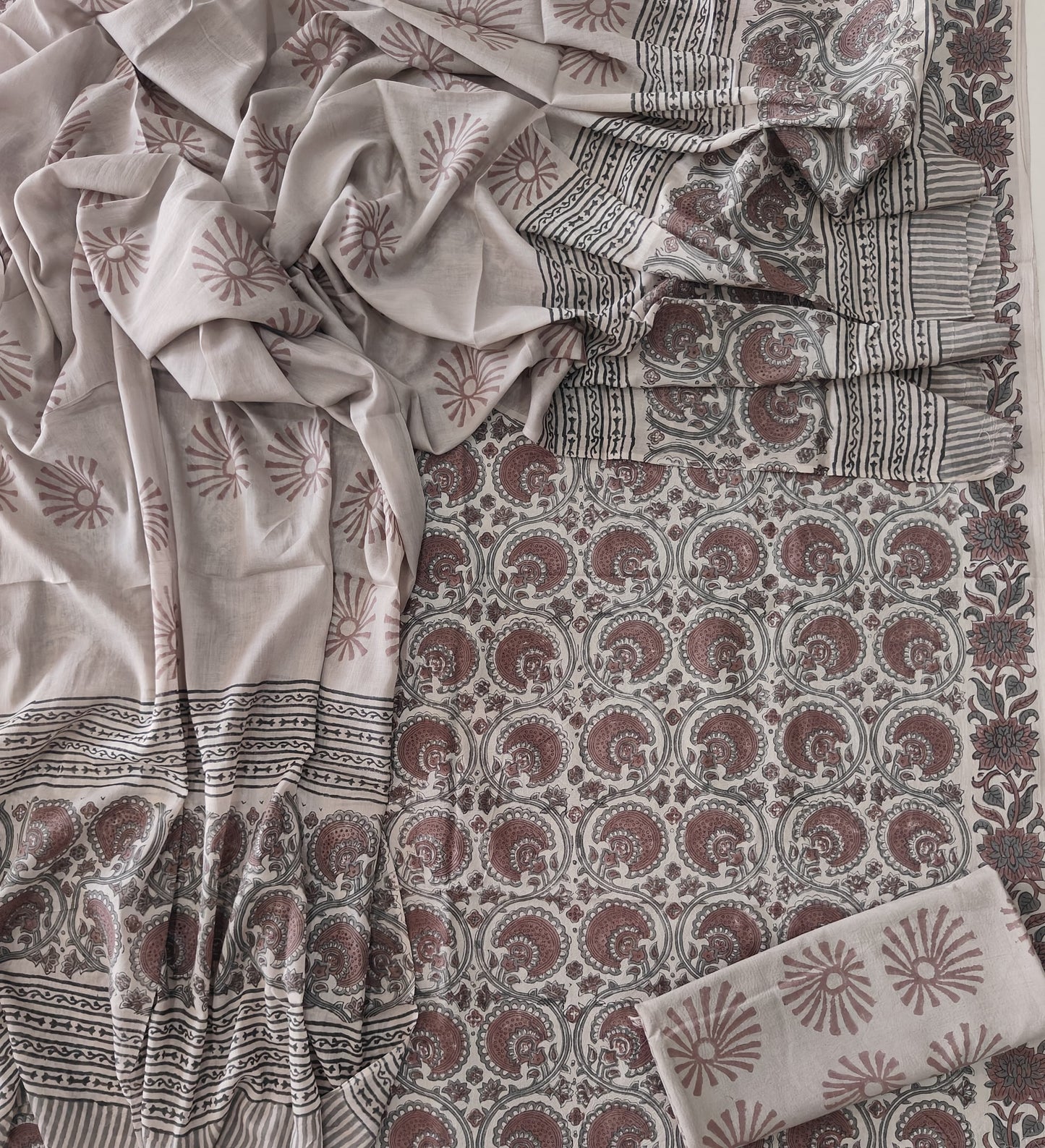 HAND BLOCK PRINTED COTTON 3-PIS SUIT WITH MULMUL DUPPATA (CMS154)