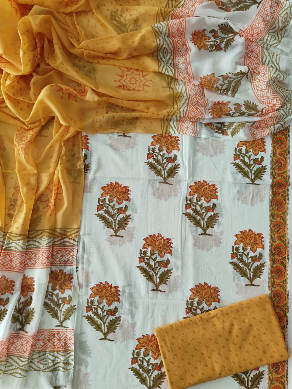 HAND BLOCK PRINTED COTTON 3-PIS SUIT WITH MULMUL DUPPATA (CMS175)