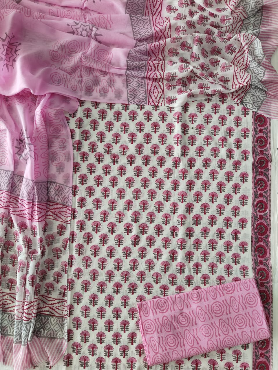 HAND BLOCK PRINTED COTTON 3-PIS SUIT WITH MULMUL DUPPATA (CMS187)