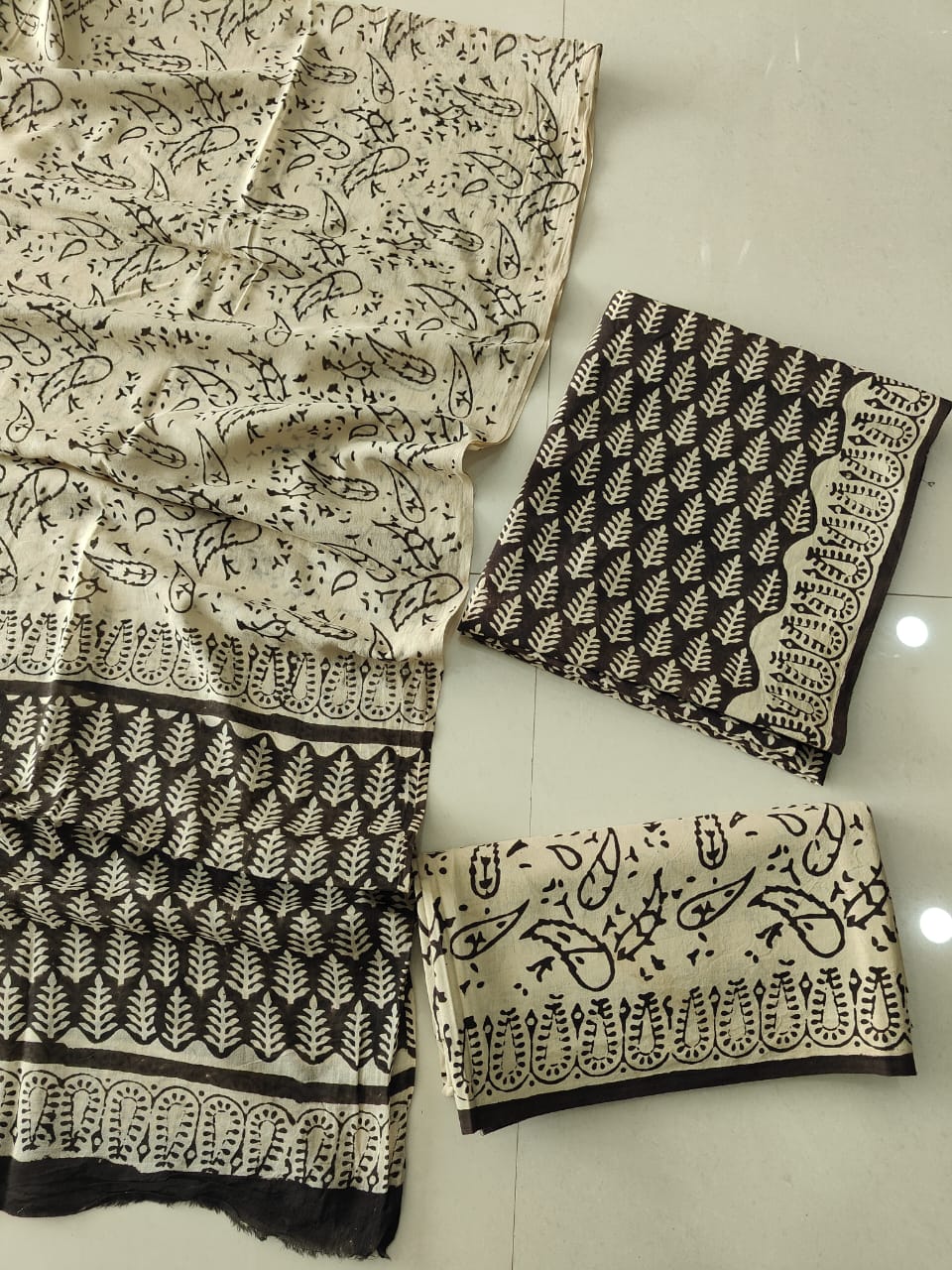 HAND BLOCK PRINTED COTTON 3-PIS SUIT WITH MULMUL DUPPATA (CMS196)